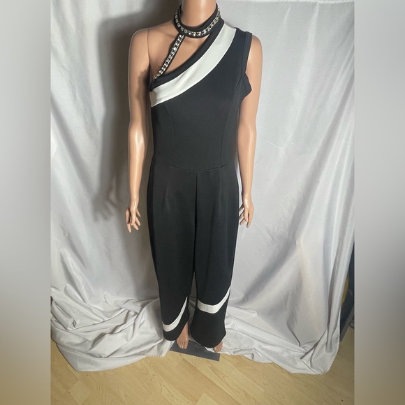 Venus Black White One Shoulder Rhinestone Choker Jumpsuit Size 6 Elegant Formal - Picture 1 of 9